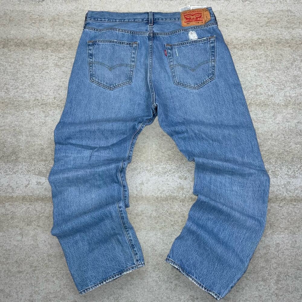Vintage Y2K Levis Jeans 501 36x32 Regular Straight Fit Medium Wash Denim Button